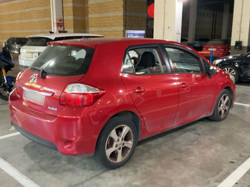 Toyota Auris 2.0 D-4D Active 2011 – снимка 8