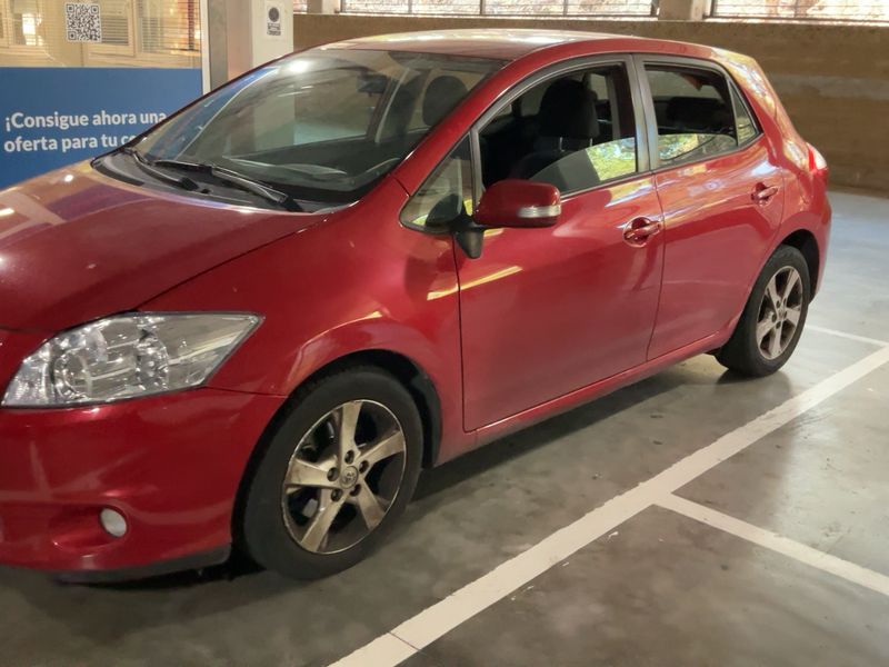Toyota Auris 2.0 D-4D Active 2011 – снимка 2