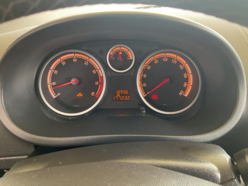 Opel Corsa 1.4 Color Edition 2012 – снимка 18