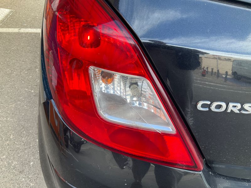 Opel Corsa 1.4 Color Edition 2012 – снимка 25