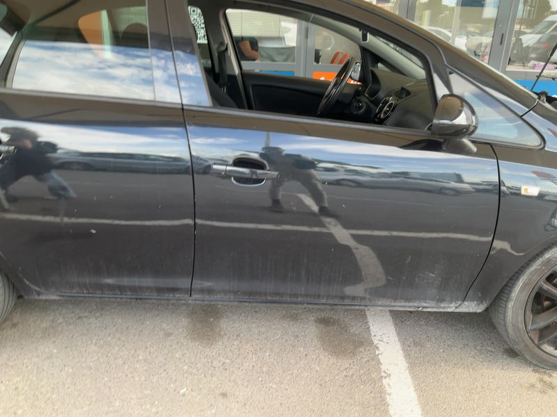 Opel Corsa 1.4 Color Edition 2012 – снимка 10