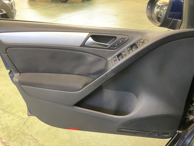 Volkswagen Golf VI 2.0 TDI Carat 2009 – снимка 31
