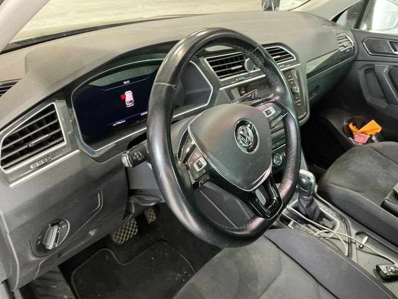 Volkswagen Tiguan 2.0 TDI Sport BlueMotion Tech 2018 – снимка 25