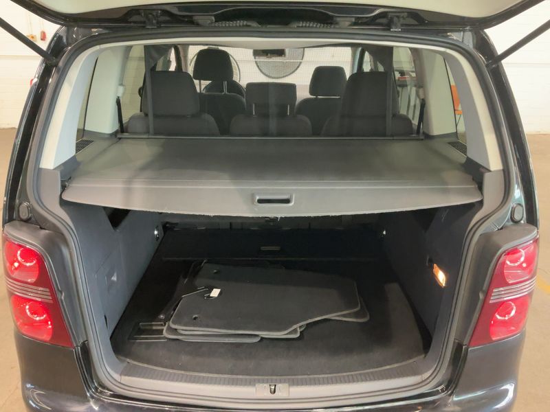 Volkswagen Touran 2.0 TDI Highline 2010 – снимка 15