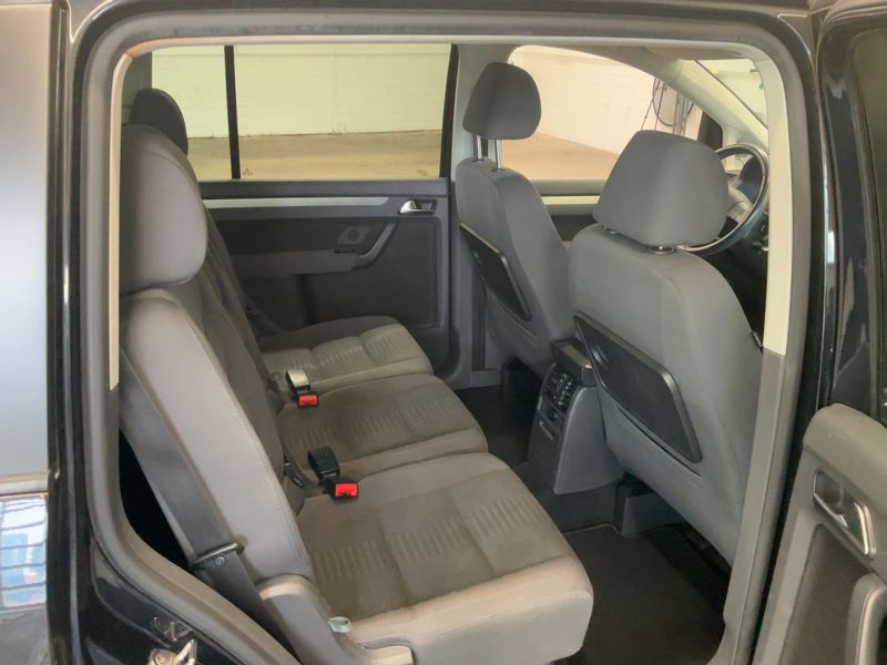 Volkswagen Touran 2.0 TDI Highline 2010 – снимка 19