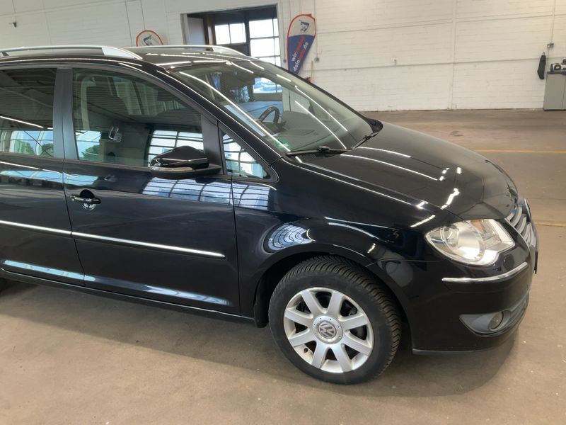 Volkswagen Touran 2.0 TDI Highline 2010 – снимка на щета 12