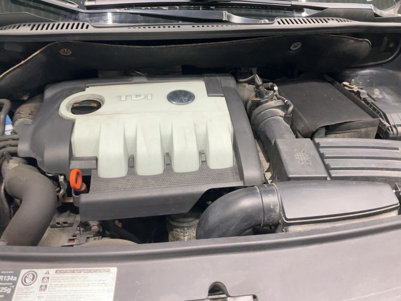 Volkswagen Touran 2.0 TDI Highline 2010 – снимка 29