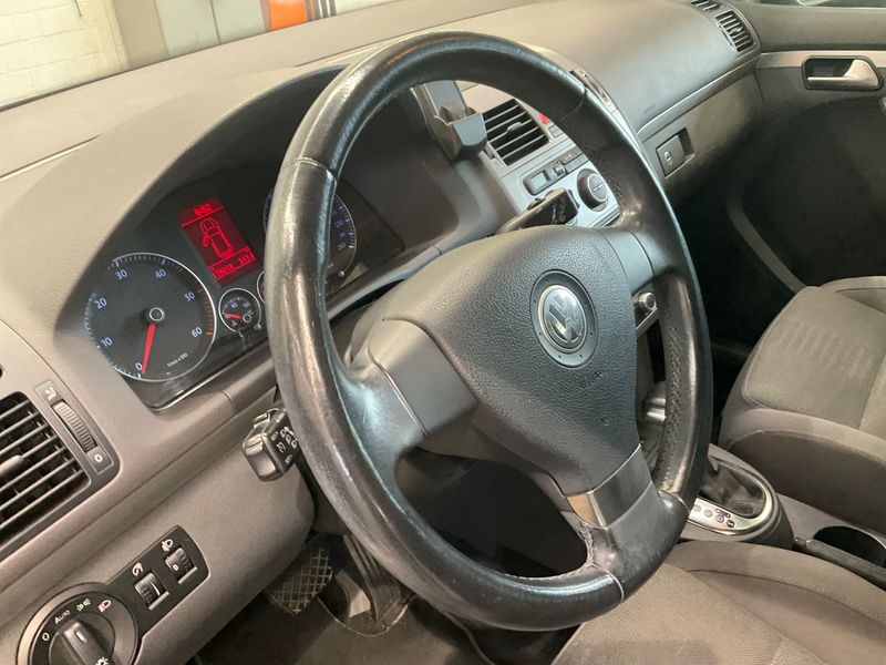 Volkswagen Touran 2.0 TDI Highline 2010 – снимка 27