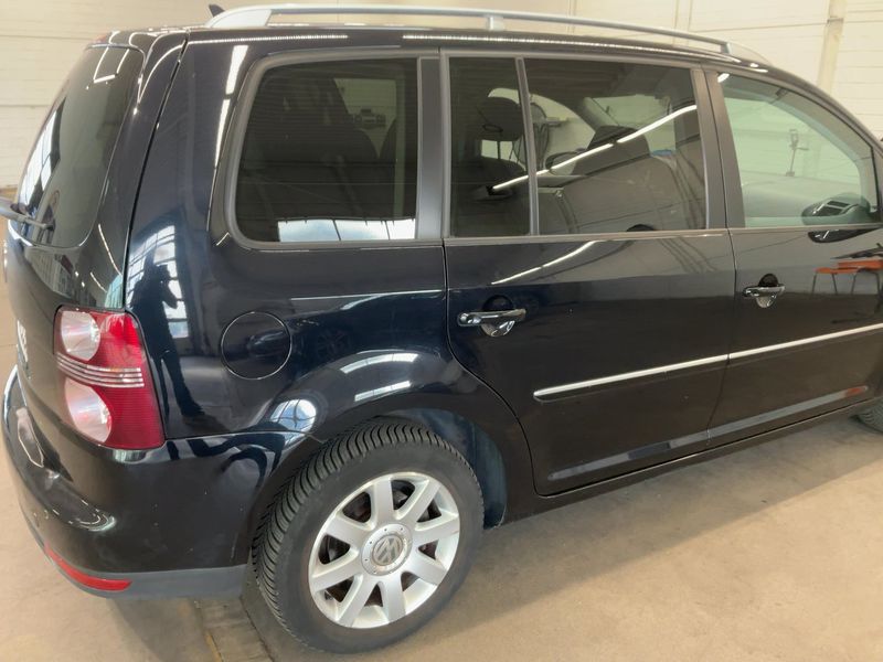 Volkswagen Touran 2.0 TDI Highline 2010 – снимка 8