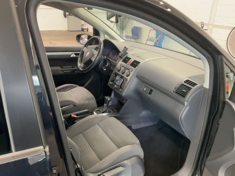 Volkswagen Touran 2.0 TDI Highline 2010 – снимка 16