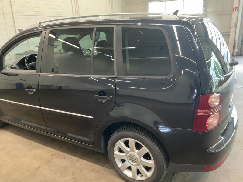 Volkswagen Touran 2.0 TDI Highline 2010 – снимка 6