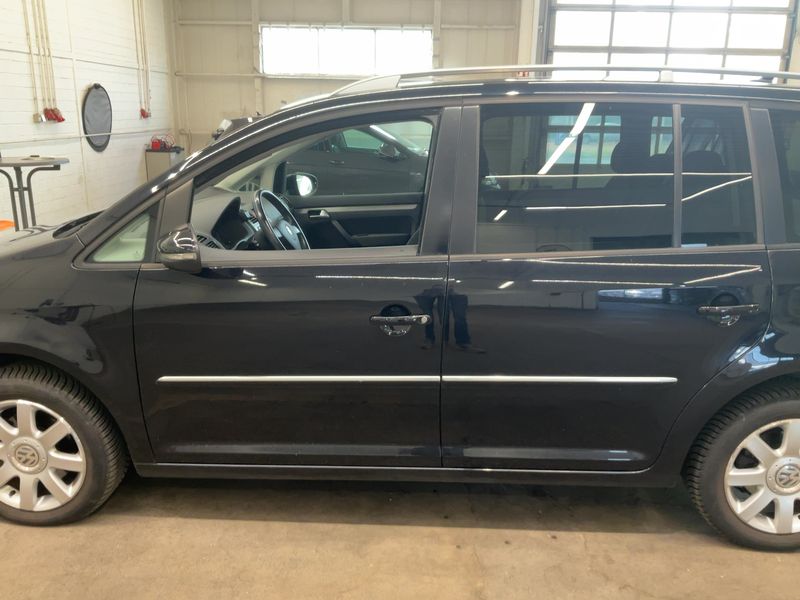 Volkswagen Touran 2.0 TDI Highline 2010 – снимка 4