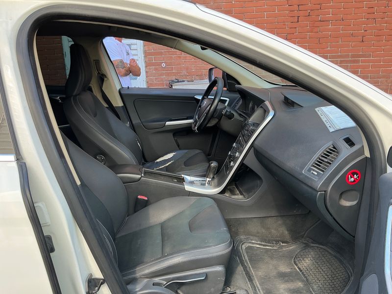 Volvo XC60 2.4 D4 Momentum AWD 2010 – снимка 3