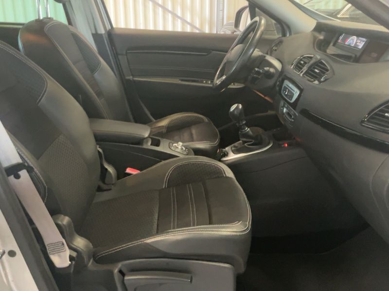 Renault Grand Scenic 1.6 dCi BOSE Edition 2016 – снимка 16