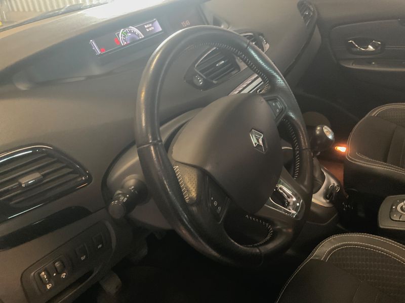 Renault Grand Scenic 1.6 dCi BOSE Edition 2016 – снимка 34