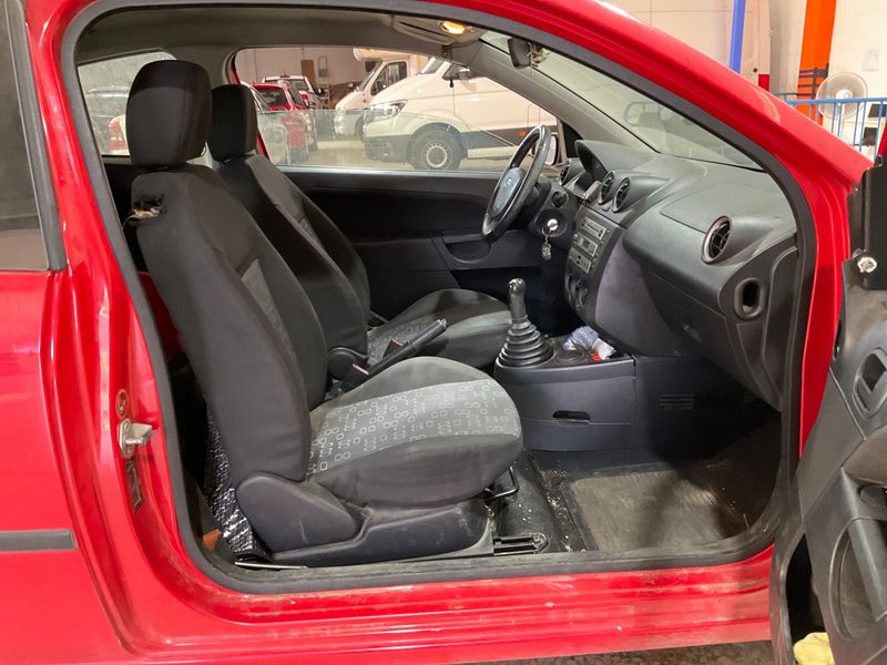 Ford Fiesta 1.3 Ambiente 2005 – снимка 3