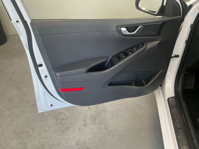 Hyundai IONIQ electric drive 88 kW Style Elektro 2018 – снимка 29