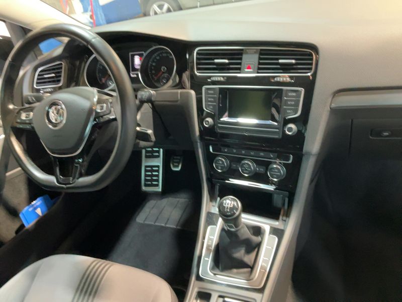 Volkswagen Golf VII 1.2 TSI Allstar BlueMotion Tech 2016 – снимка 17