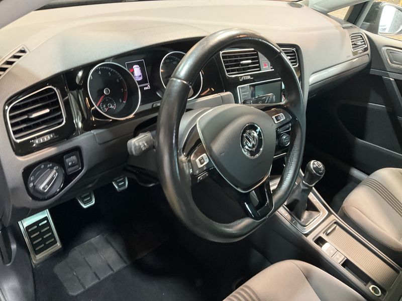 Volkswagen Golf VII 1.2 TSI Allstar BlueMotion Tech 2016 – снимка 25