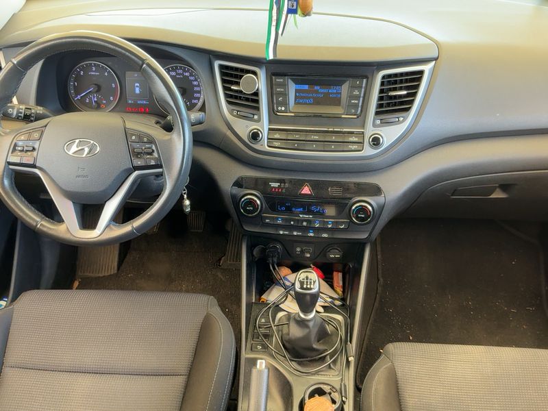 Hyundai Tucson 1.7 CRDi Klass BlueDrive 2015 – снимка 17