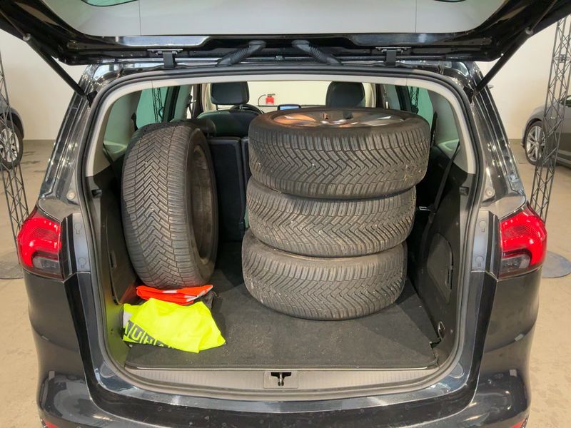 Opel Zafira Tourer 2.0 CDTI Innovation 2013 – снимка 16