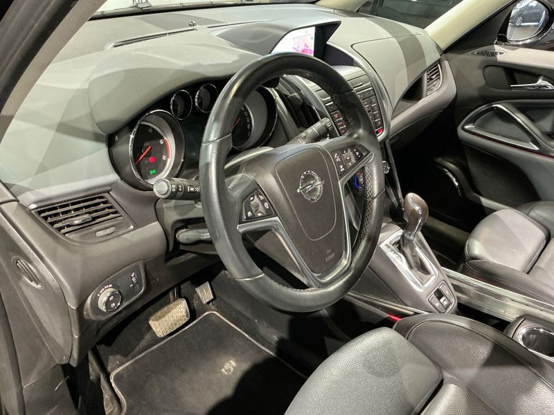 Opel Zafira Tourer 2.0 CDTI Innovation 2013 – снимка 44