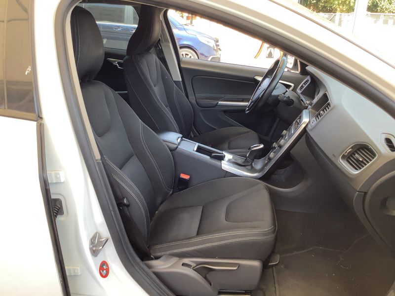 Volvo V60 Cross Country 2.0 D3 Kinetic 2016 – снимка 16