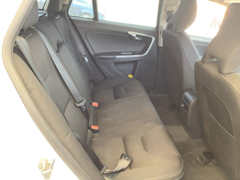 Volvo V60 Cross Country 2.0 D3 Kinetic 2016 – снимка 19