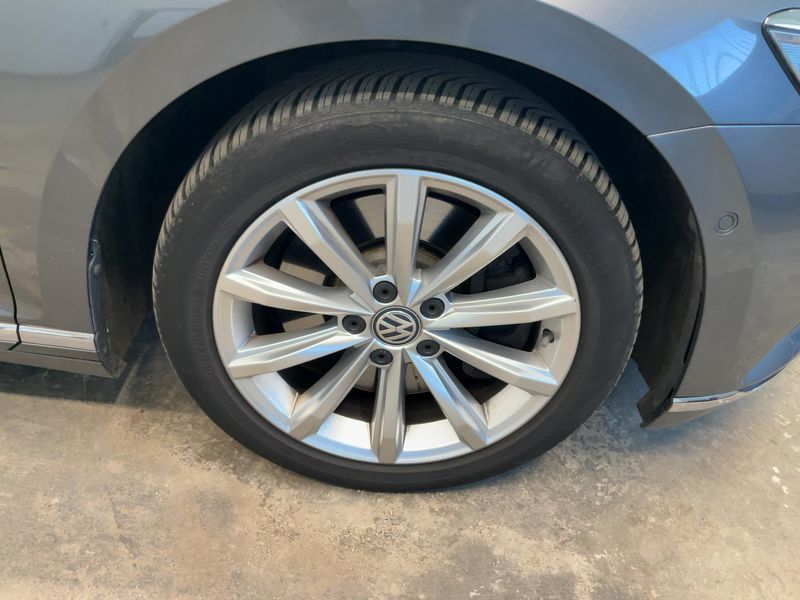 Volkswagen Passat 2.0 TDI Highline 4Motion BlueMotion Tech 2017 – снимка 11