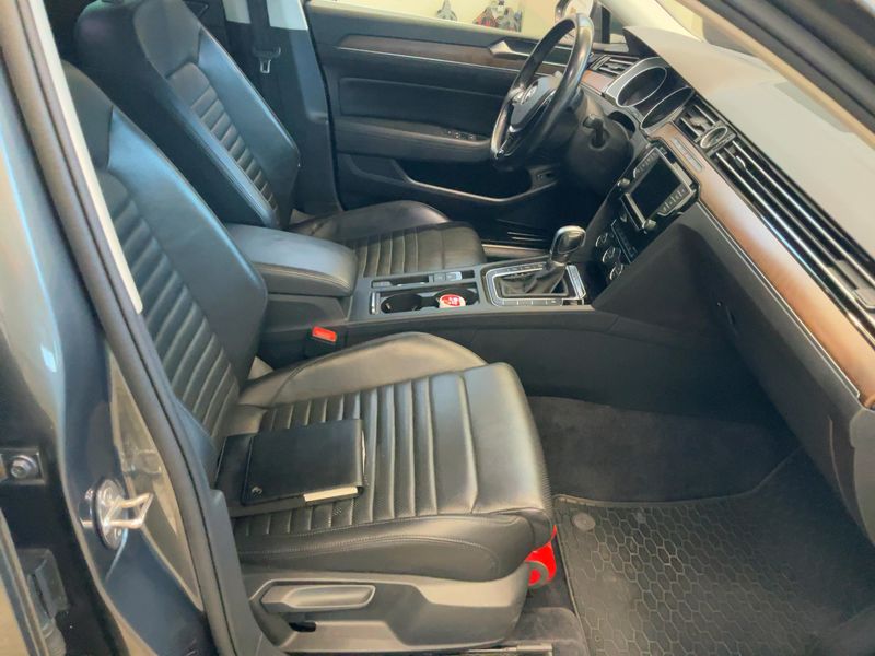 Volkswagen Passat 2.0 TDI Highline 4Motion BlueMotion Tech 2017 – снимка 16