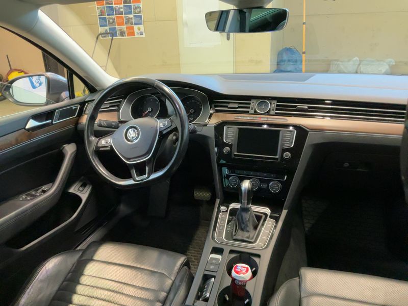 Volkswagen Passat 2.0 TDI Highline 4Motion BlueMotion Tech 2017 – снимка 17
