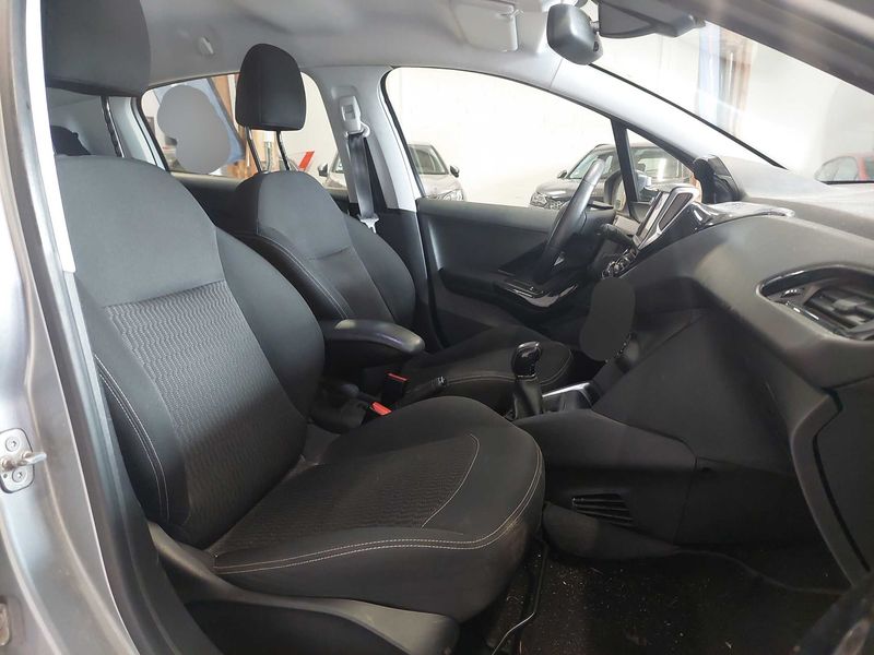 Peugeot 208 1.2 PureTech Blue Lease Active 2019 – снимка 10