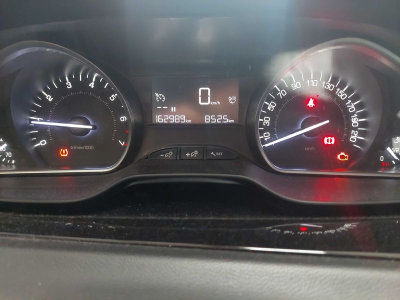 Peugeot 208 1.2 PureTech Blue Lease Active 2019 – снимка 12
