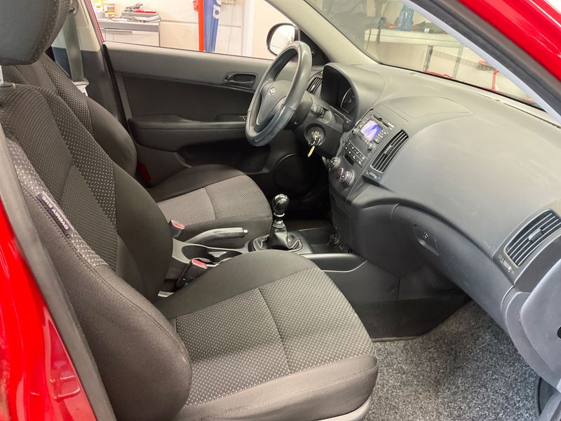 Hyundai i30 1.4 Classic 2009 – снимка 3