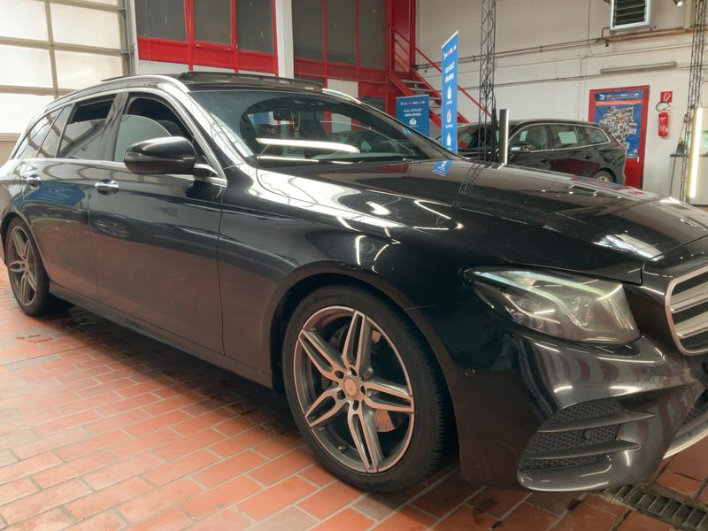 Mercedes-Benz E-Klasse E 220 d AMG Line 2017 – снимка 12