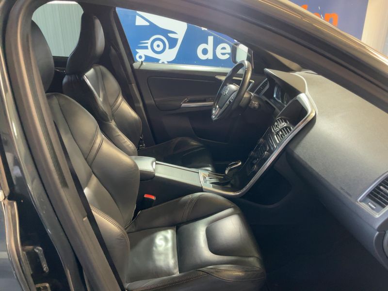 Volvo XC60 2.4 D5 Summum AWD 2013 – снимка 16