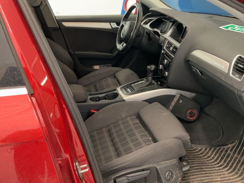 Audi A4 2.0 TDI quattro Attraction 2013 – снимка 17