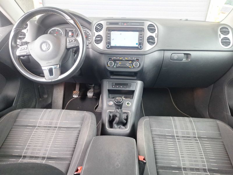 Volkswagen Tiguan 2.0 TDI Lounge BlueMotion Tech 2015 – снимка 11