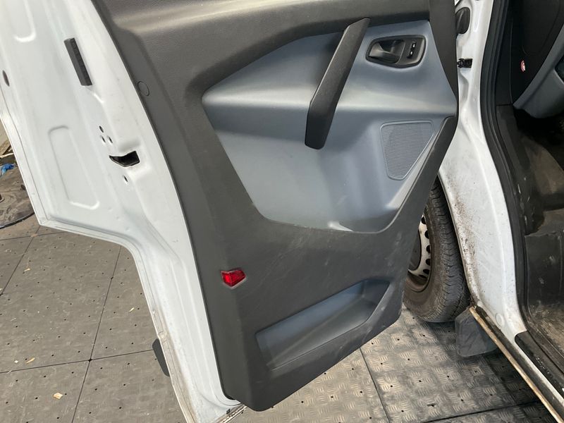 Ford Transit 2.0 TDCi 310 L1 2017 – снимка 28