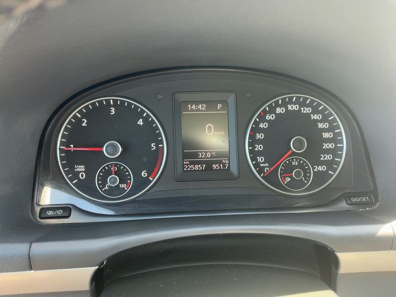 Volkswagen Touran 2.0 TDI Life BlueMotion Tech 2013 – снимка 19