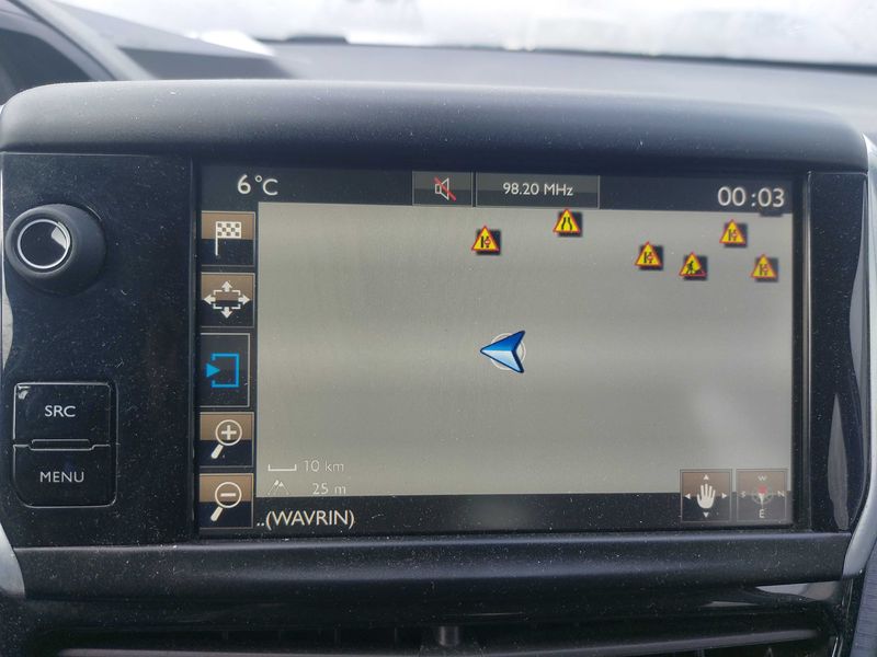 Peugeot 2008 1.2 PureTech Allure 2017 – снимка 13