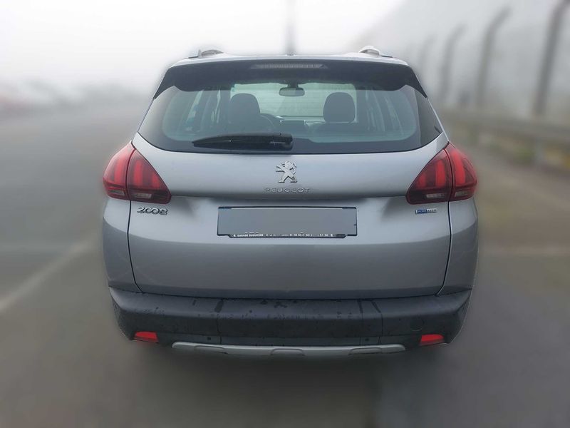 Peugeot 2008 1.2 PureTech Allure 2017 – снимка 4