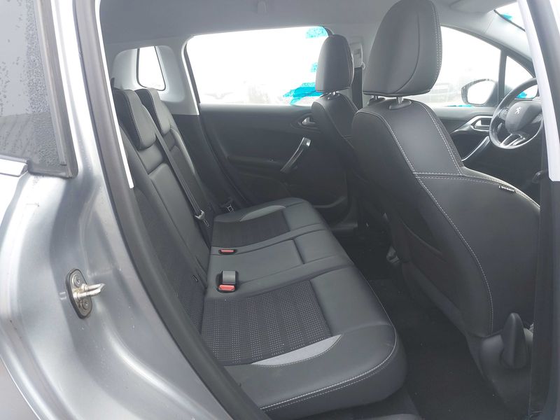 Peugeot 2008 1.2 PureTech Allure 2017 – снимка 14