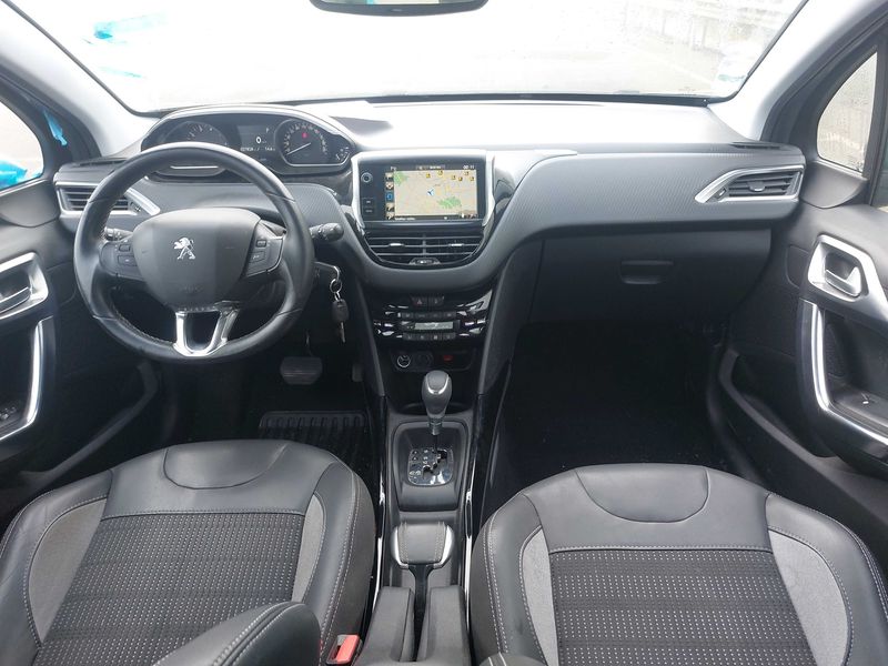 Peugeot 2008 1.2 PureTech Allure 2017 – снимка 11