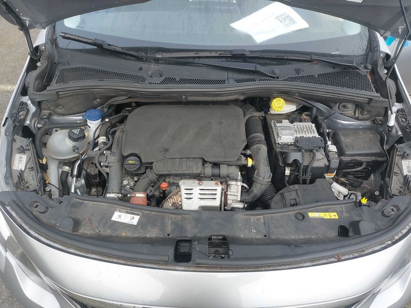 Peugeot 2008 1.2 PureTech Allure 2017 – снимка 8