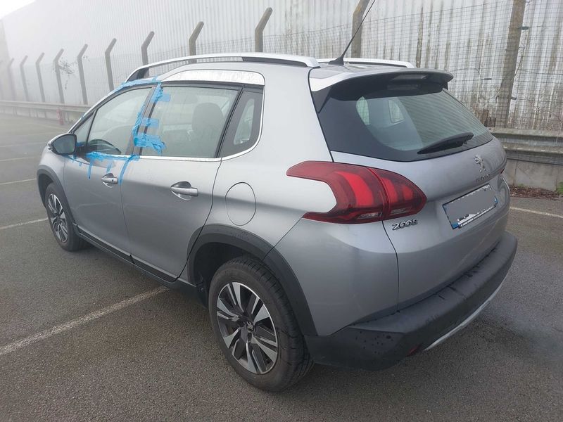 Peugeot 2008 1.2 PureTech Allure 2017 – снимка 3