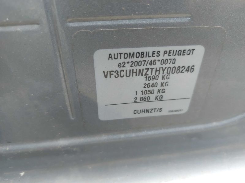 Peugeot 2008 1.2 PureTech Allure 2017 – снимка 18