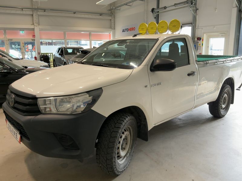 Toyota Hilux 2.4 D-4D Single Cab Duty 4x4 2020 – снимка 2