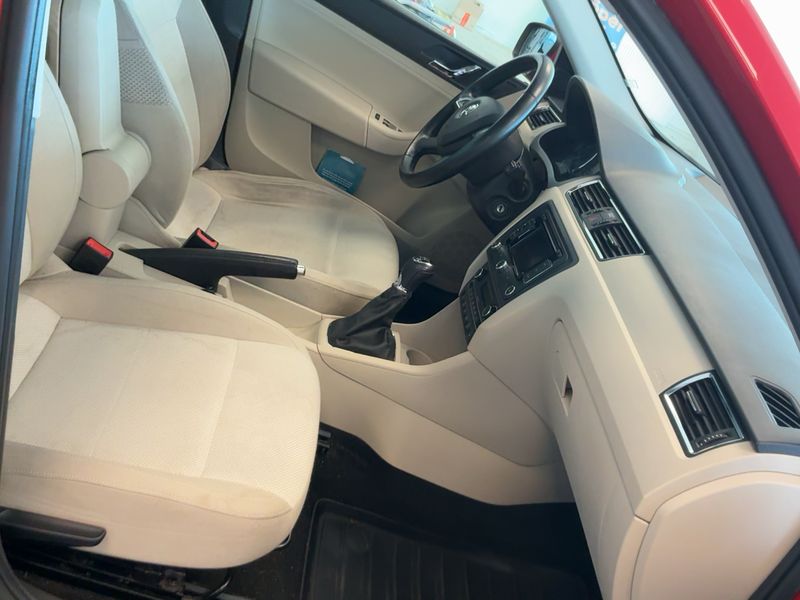 Skoda Rapid 1.2 TSI Elegance 2013 – снимка 17