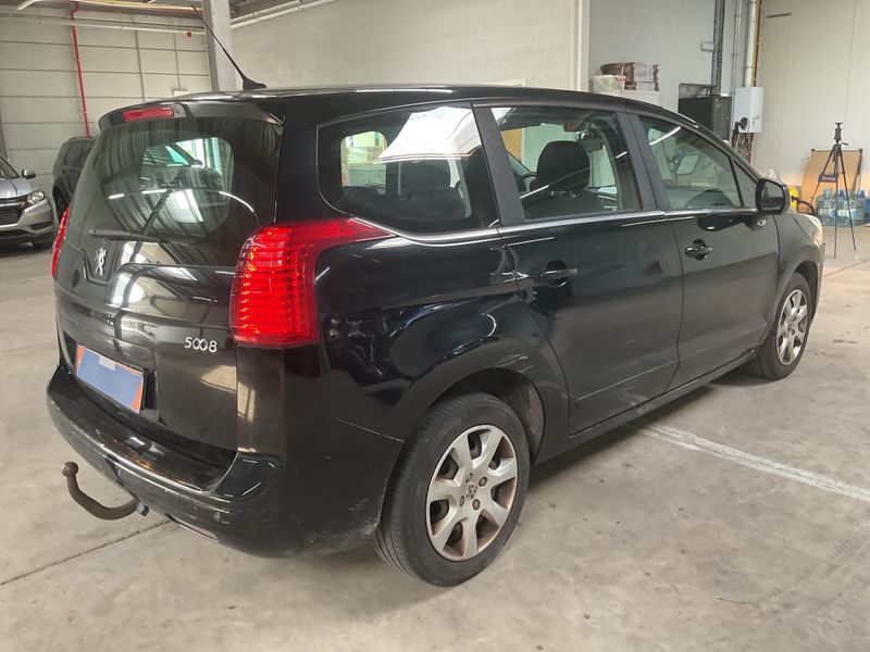 Peugeot 5008 1.6 HDi Premium 2011 – снимка 2